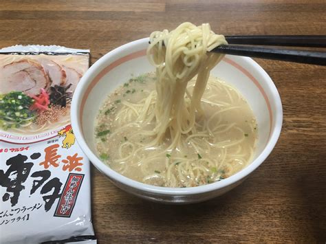  Hakata Ramen – Zupa makaronowa z delikatnym bulionem tonkotsu i cienkimi tagliatelle!